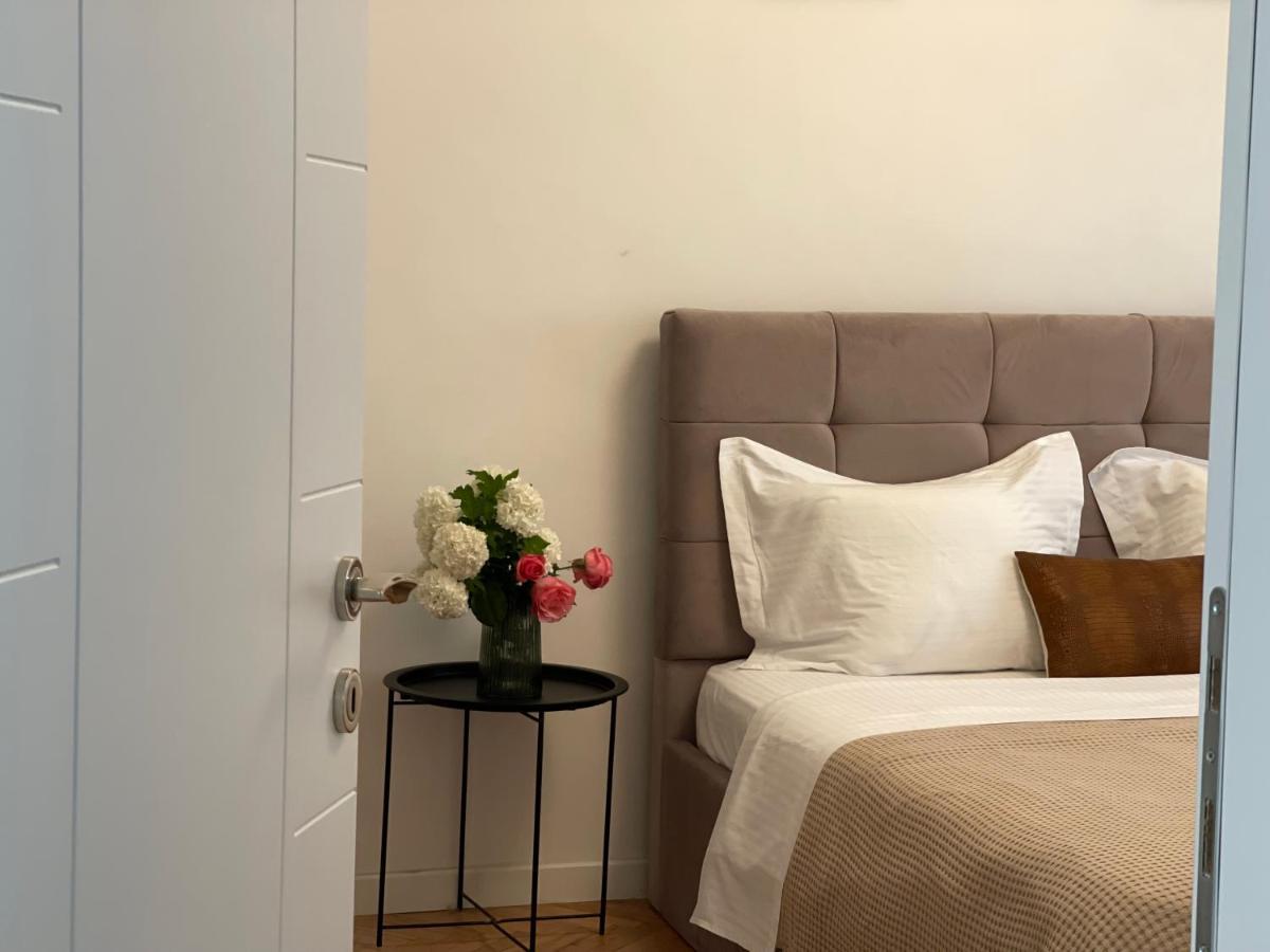 Myslym Shyri'S Apartments ติรานา ภายนอก รูปภาพ
