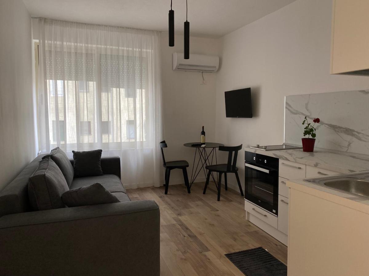 Myslym Shyri'S Apartments ติรานา ภายนอก รูปภาพ