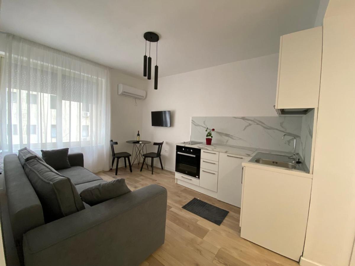 Myslym Shyri'S Apartments ติรานา ภายนอก รูปภาพ