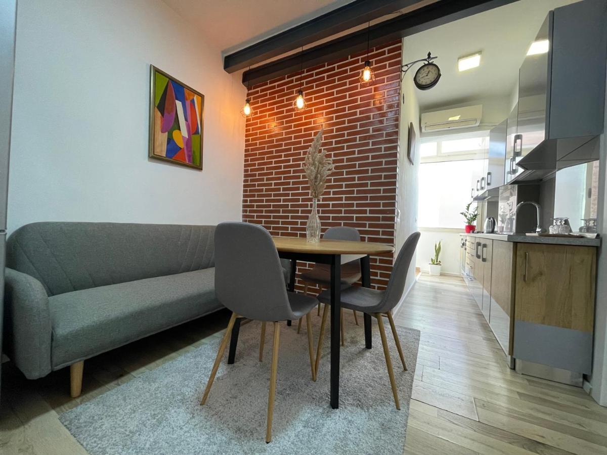 Myslym Shyri'S Apartments ติรานา ภายนอก รูปภาพ