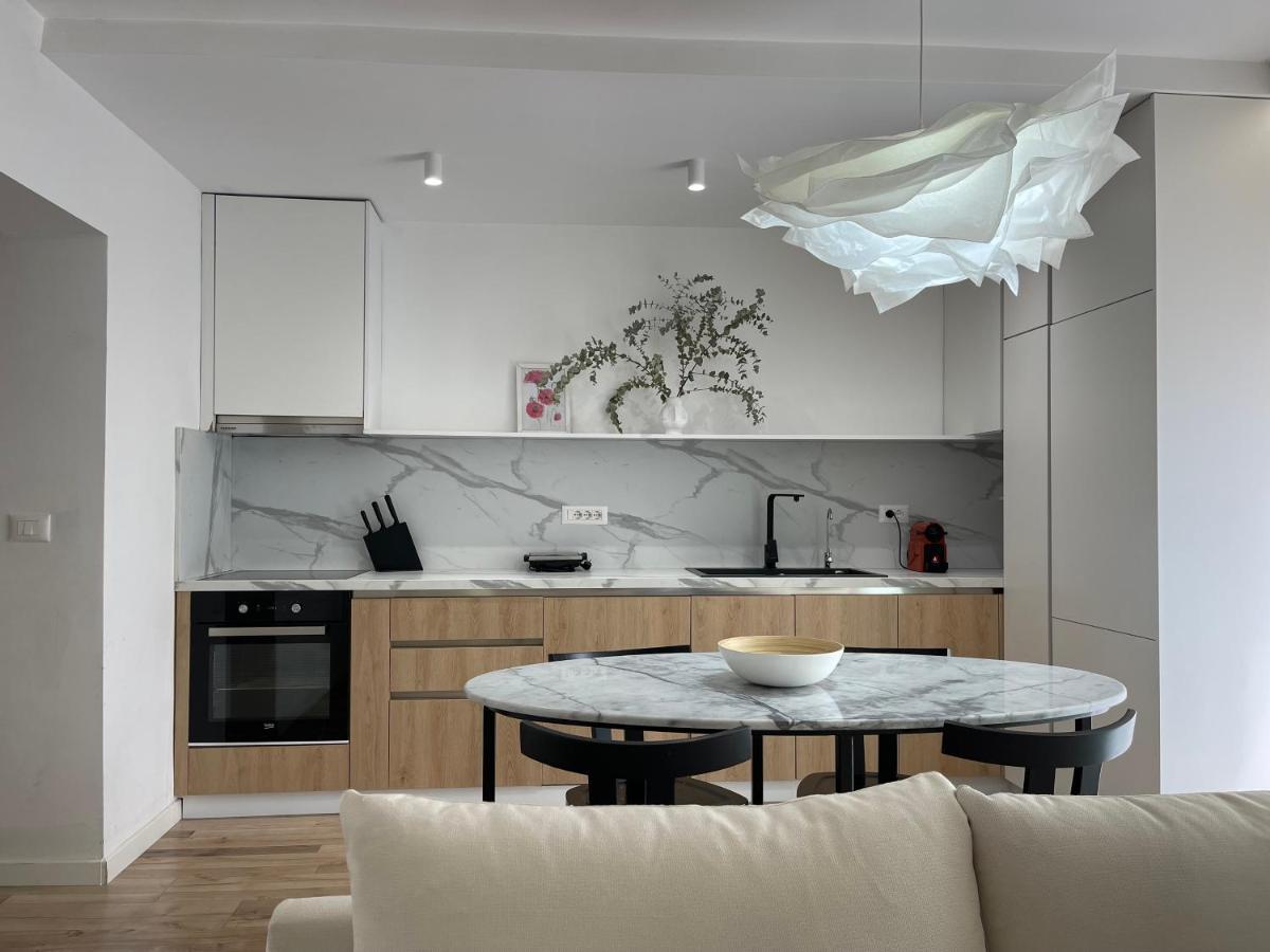Myslym Shyri'S Apartments ติรานา ภายนอก รูปภาพ